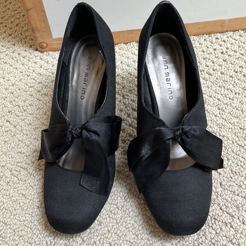 Gorgeous satin bow heels